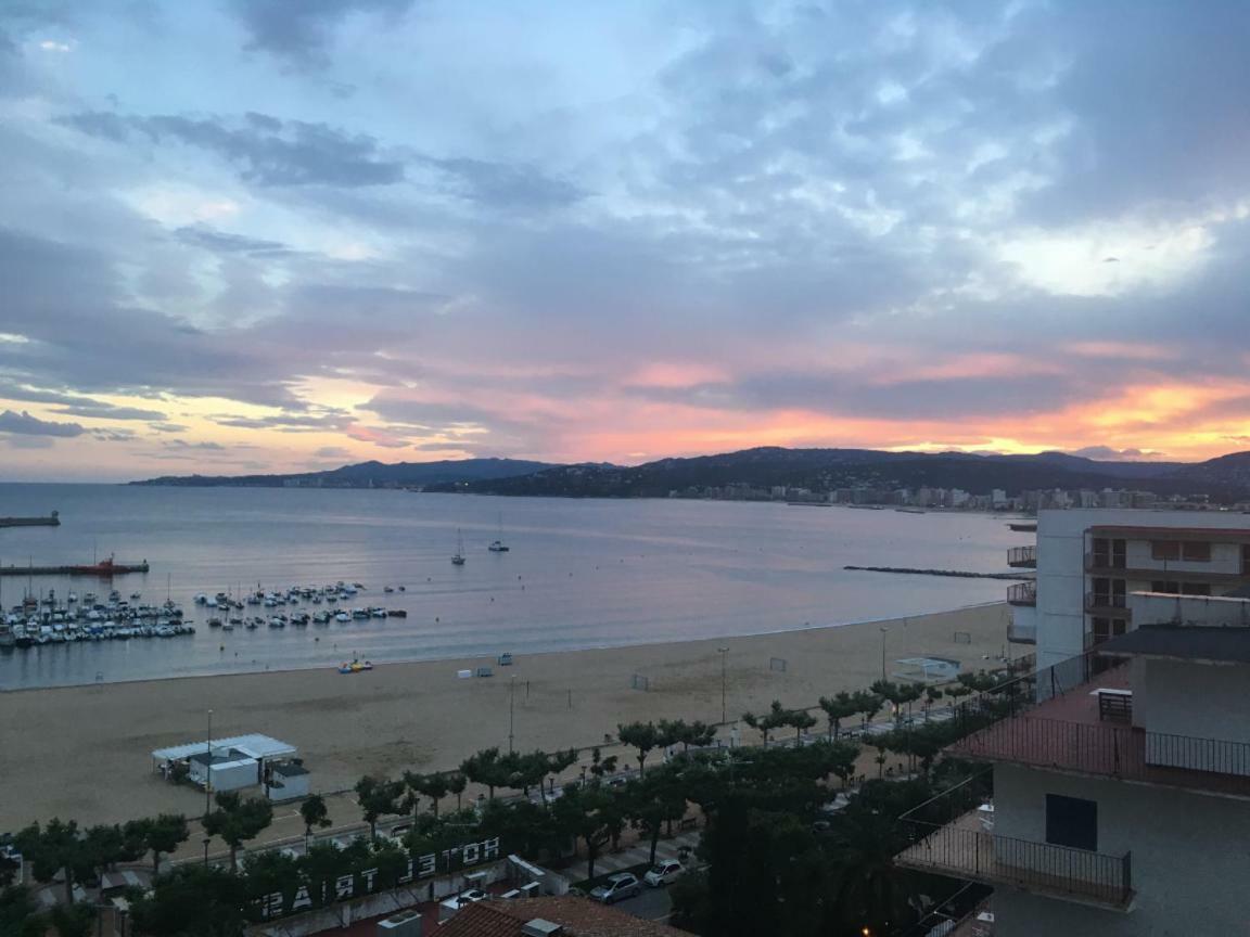 Seafront Apartment In Palamós Buitenkant foto