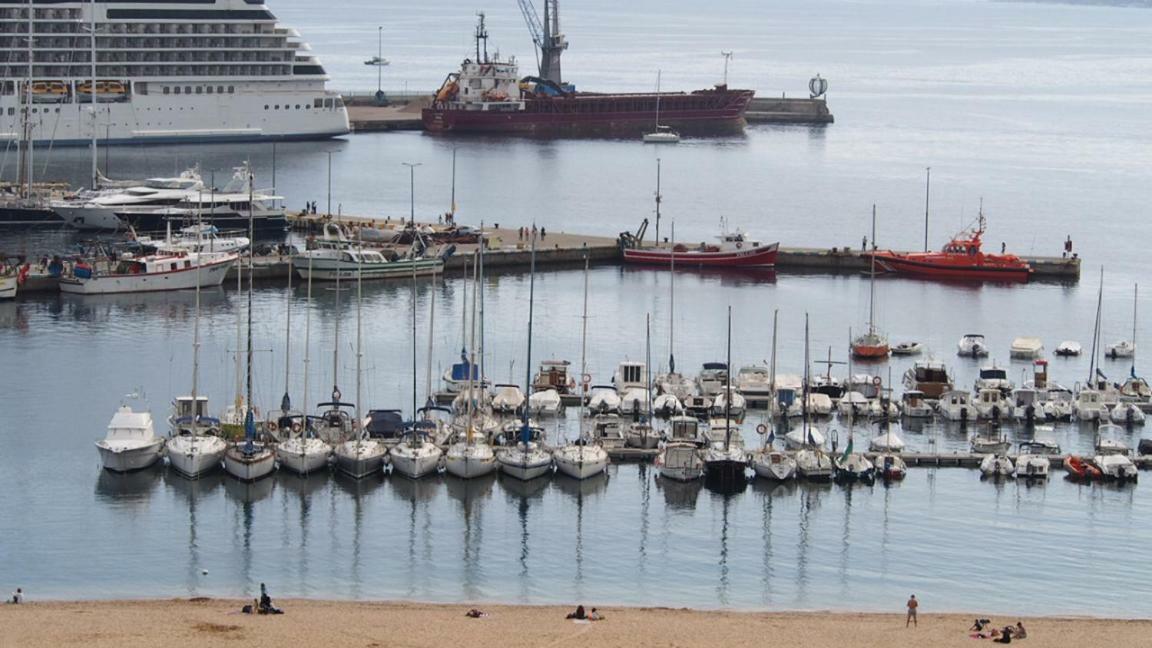 Seafront Apartment In Palamós Buitenkant foto